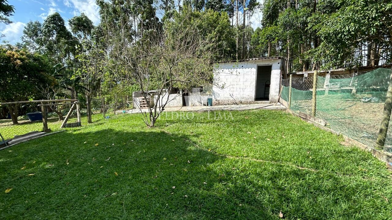 Chácara de 6050m², com casa de 5 Dormitórios, piscina, em Santa Isabel - SP 