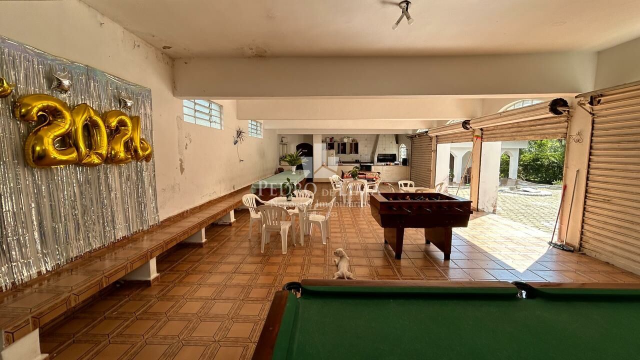 Chácara de 6050m², com casa de 5 Dormitórios, piscina, em Santa Isabel - SP 