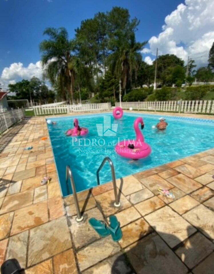 Chácara de 6050m², com casa de 5 Dormitórios, piscina, em Santa Isabel - SP 