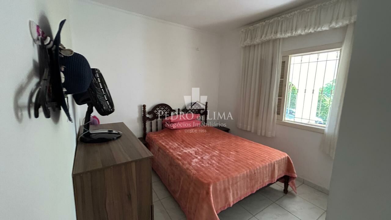 Chácara de 6050m², com casa de 5 Dormitórios, piscina, em Santa Isabel - SP 