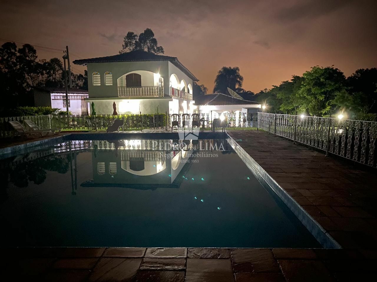 Chácara de 6050m², com casa de 5 Dormitórios, piscina, em Santa Isabel - SP 