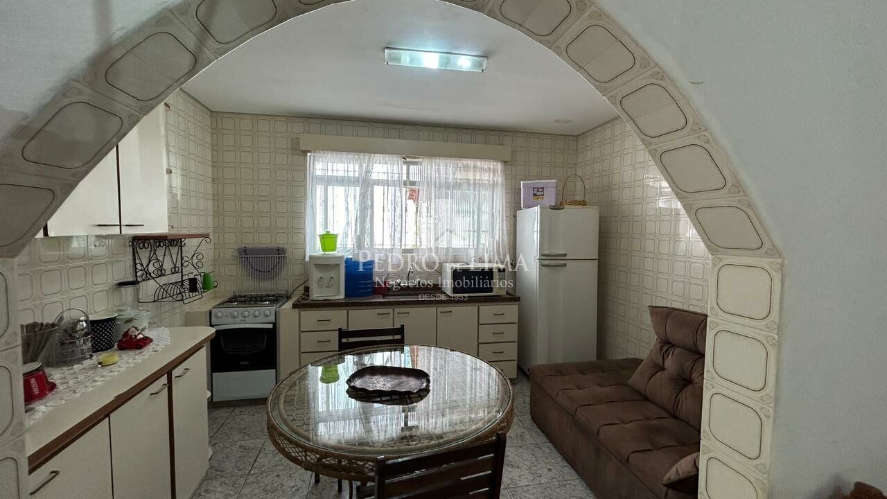 Chácara de 6050m², com casa de 5 Dormitórios, piscina, em Santa Isabel - SP 