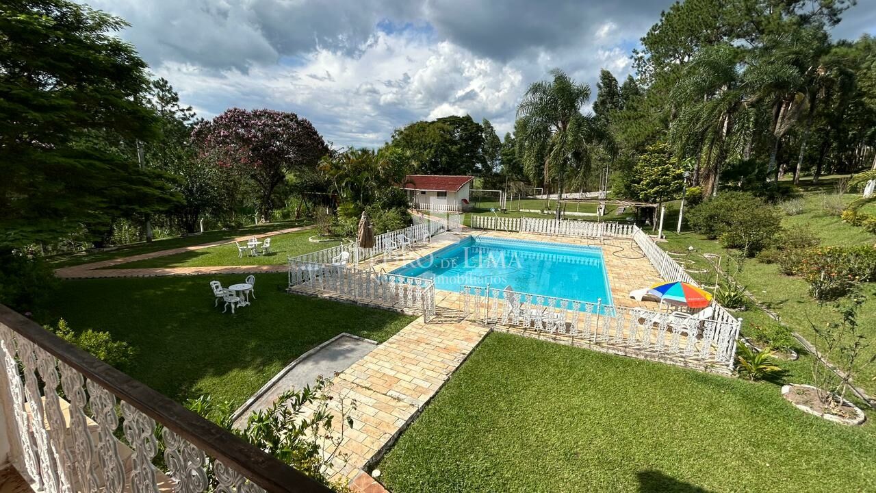 Chácara de 6050m², com casa de 5 Dormitórios, piscina, em Santa Isabel - SP 