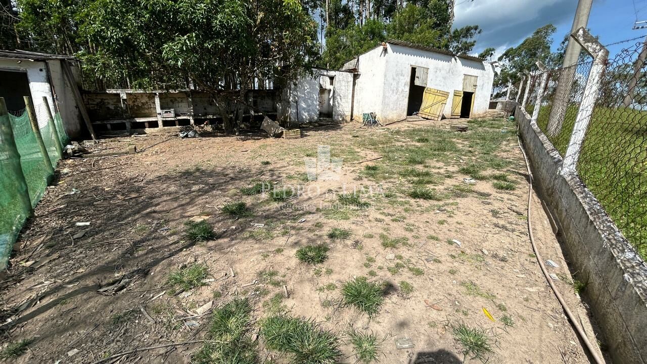 Chácara de 6050m², com casa de 5 Dormitórios, piscina, em Santa Isabel - SP 