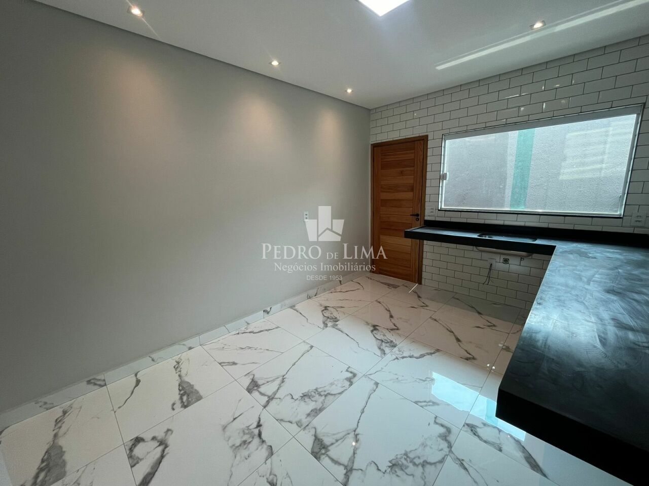 Casa com 2 suítes, 3 vagas na Mooca.