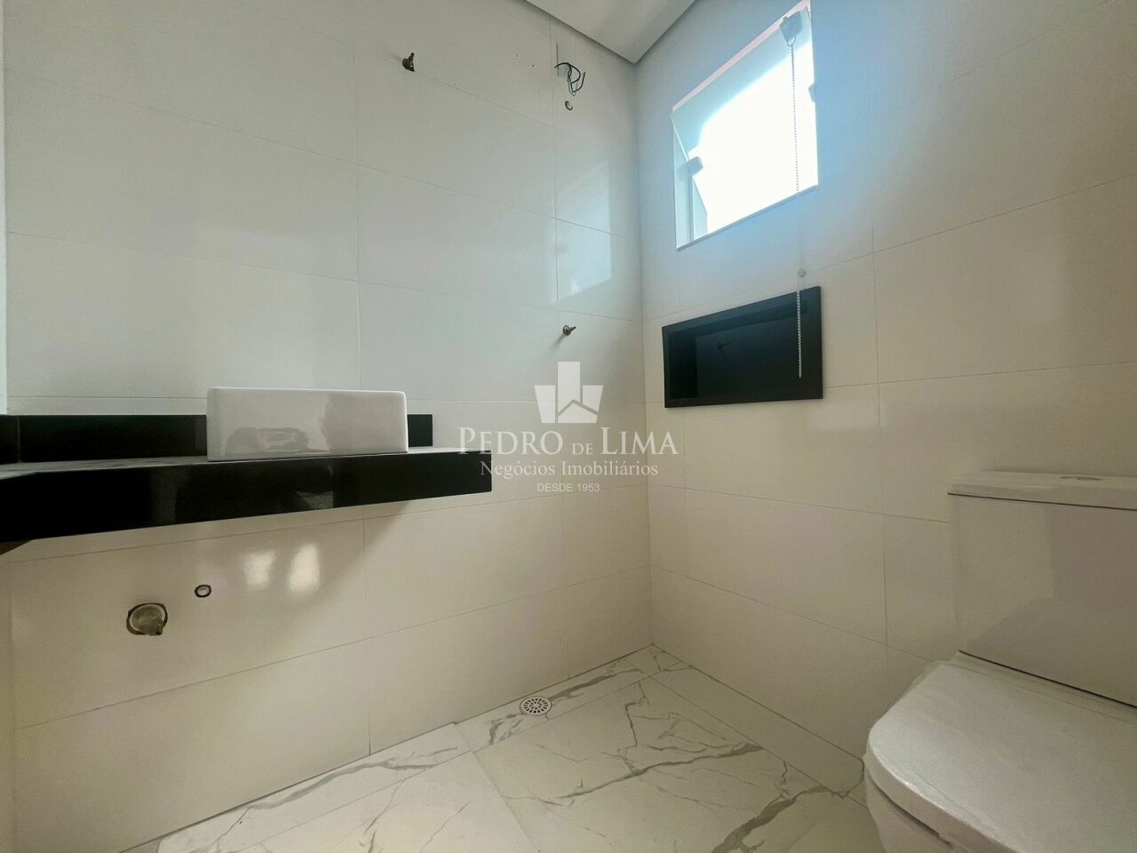 Casa com 2 suítes, 3 vagas na Mooca.