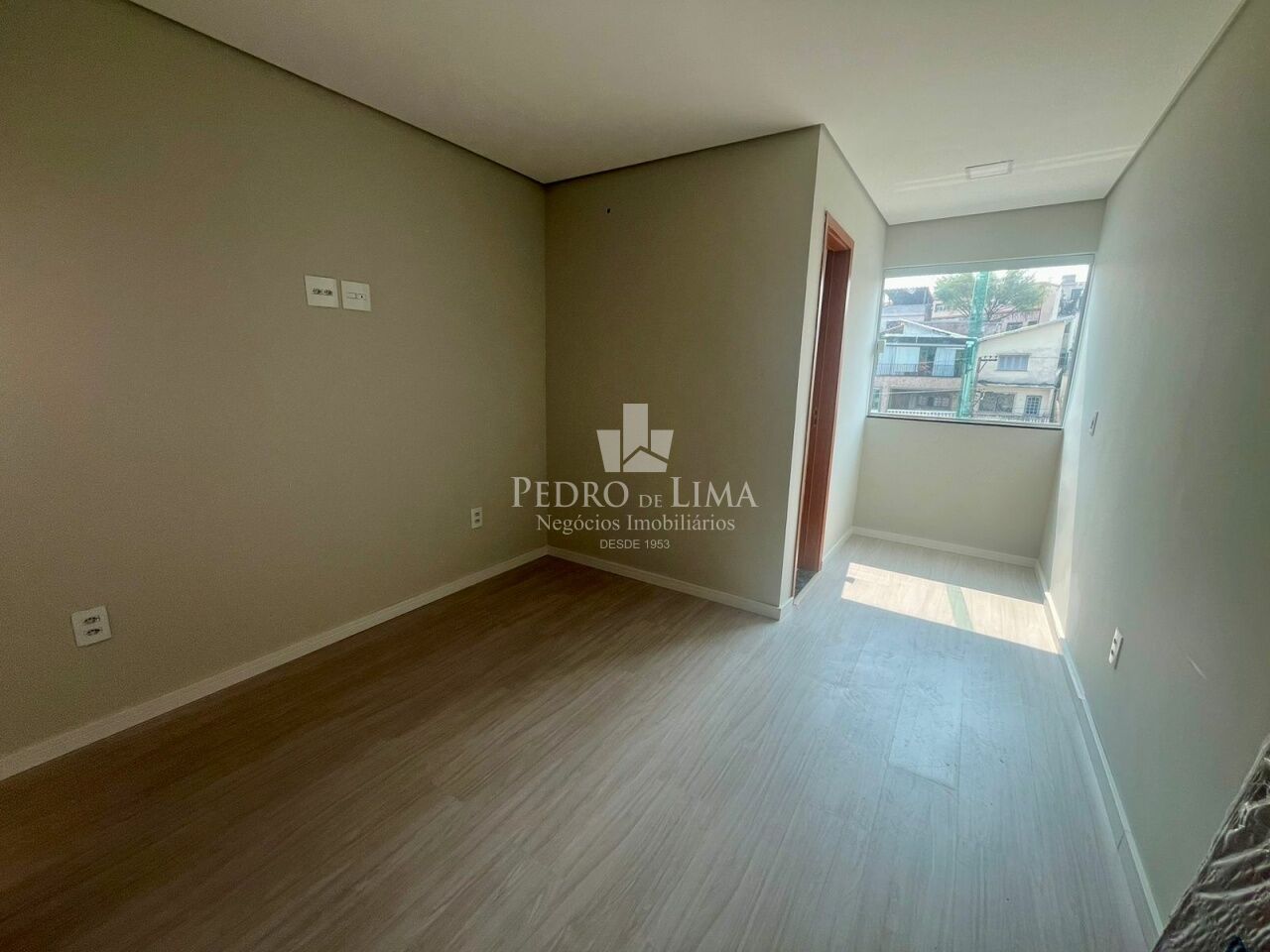 Casa com 2 suítes, 3 vagas na Mooca.