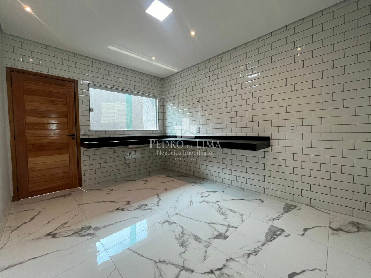 Casa com 2 suítes, 3 vagas na Mooca.