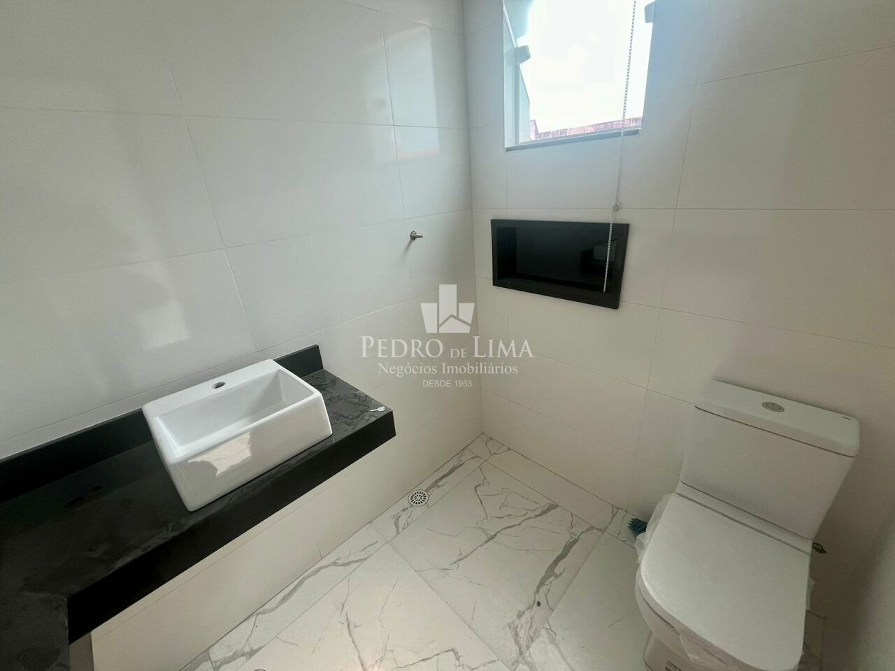 Casa com 2 suítes, 3 vagas na Mooca.