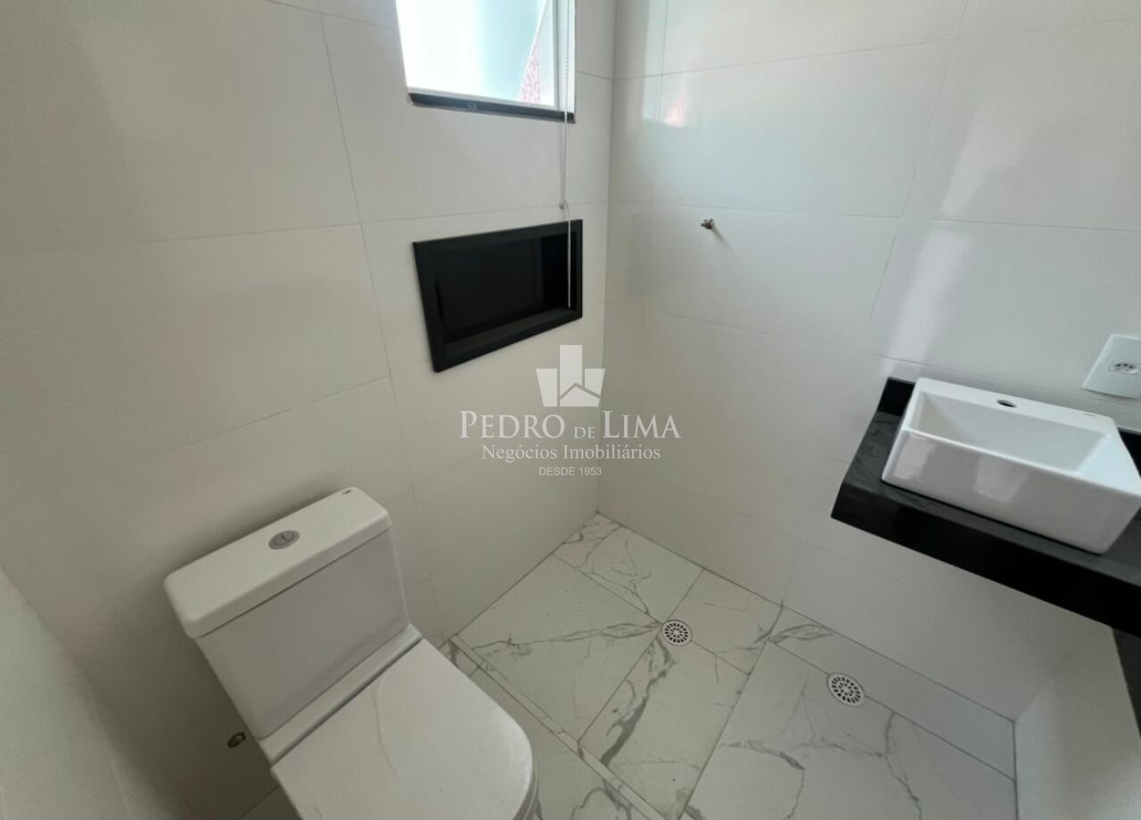 Casa com 2 suítes, 3 vagas na Mooca.