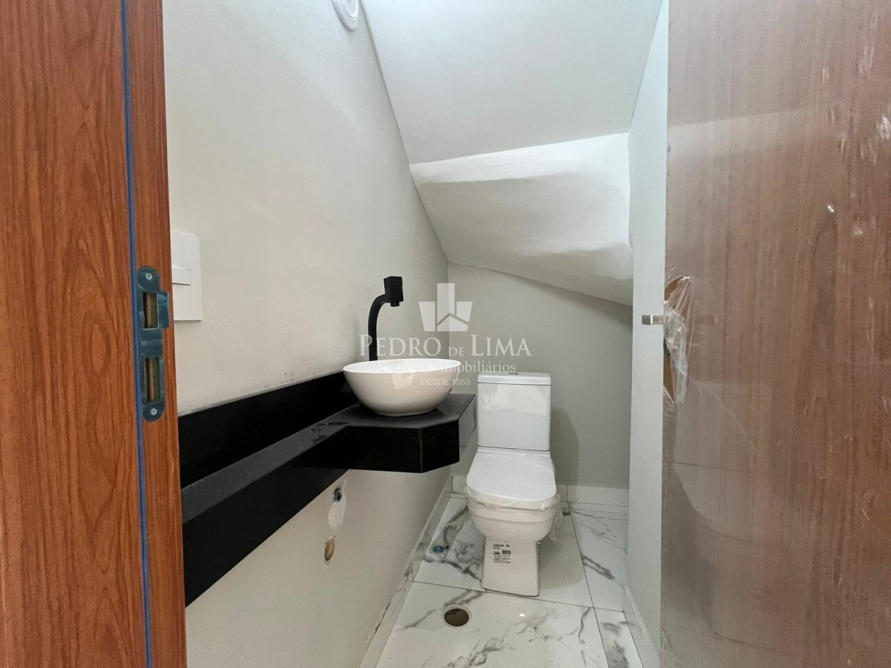 Casa com 2 suítes, 3 vagas na Mooca.