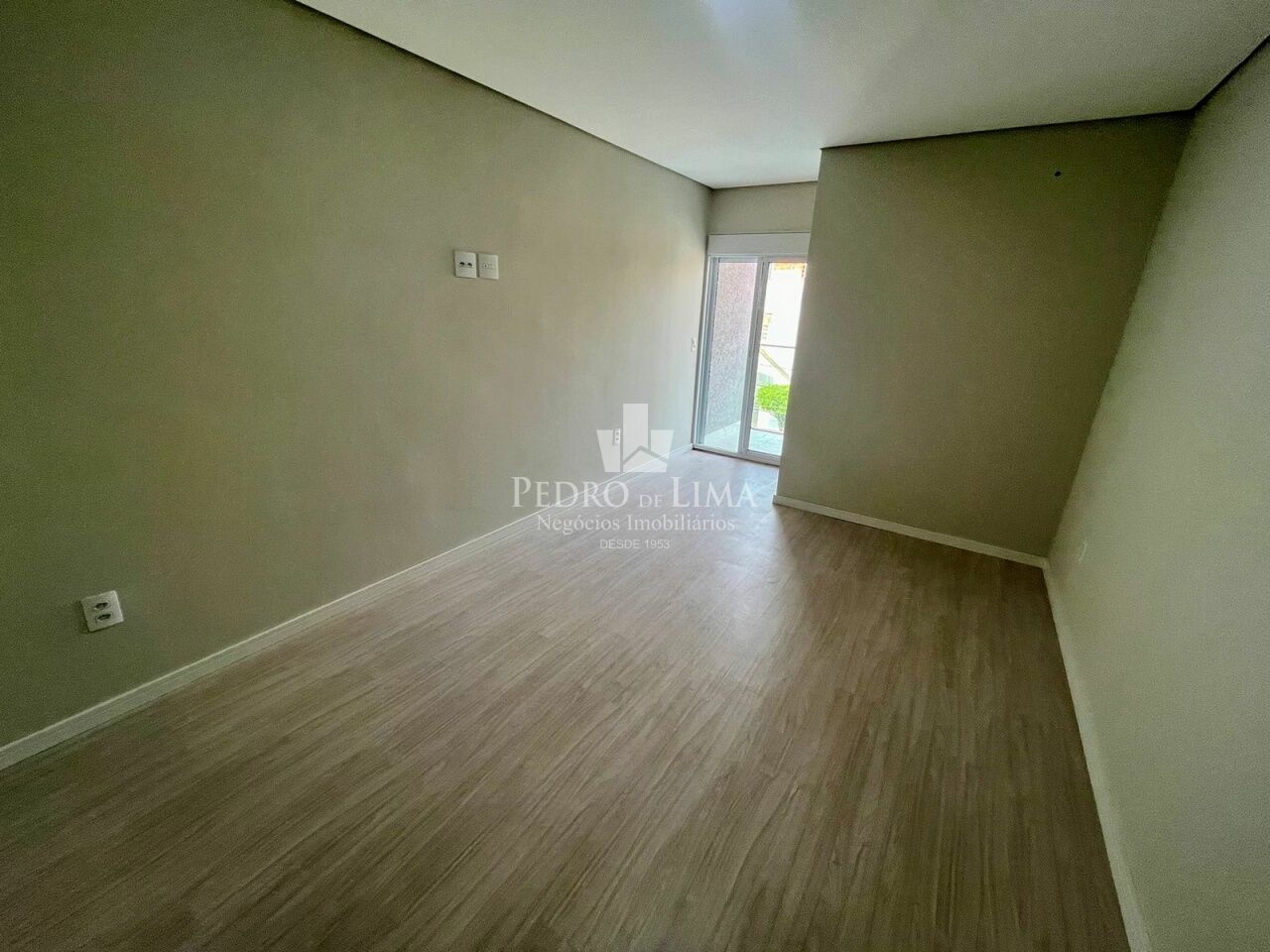 Casa com 2 suítes, 3 vagas na Mooca.