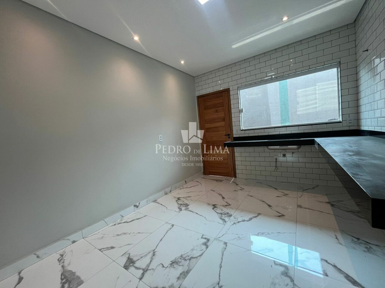 Casa com 2 suítes, 3 vagas na Mooca.