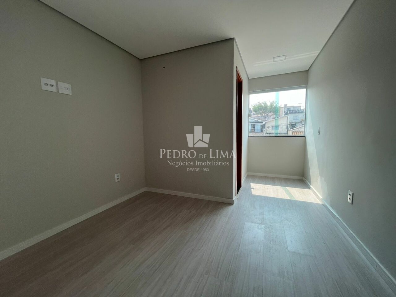 Casa com 2 suítes, 3 vagas na Mooca.