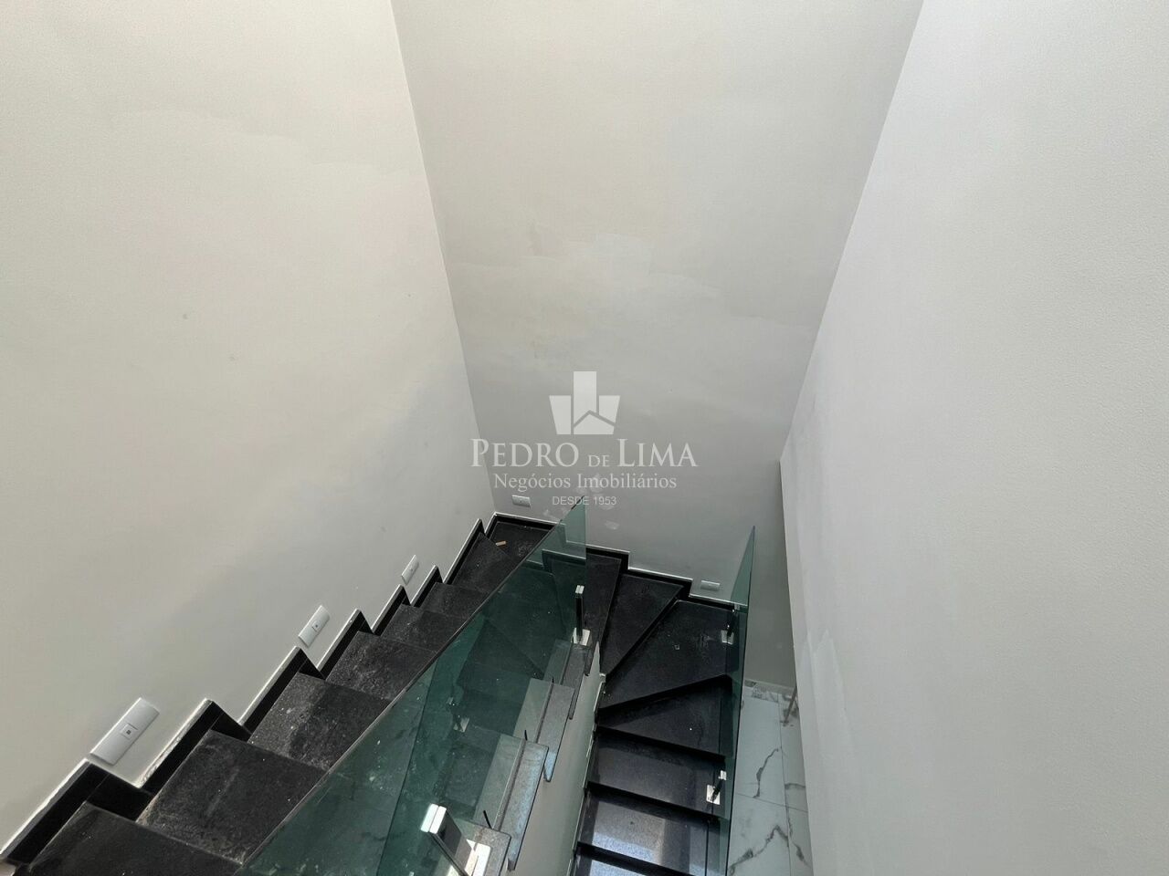 Casa com 2 suítes, 3 vagas na Mooca.