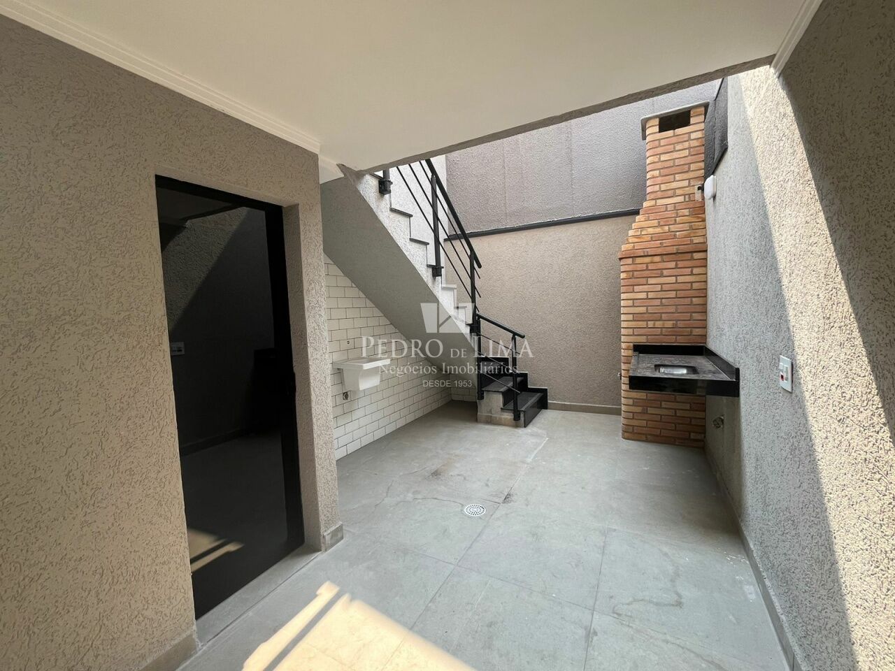 Casa com 2 suítes, 3 vagas na Mooca.
