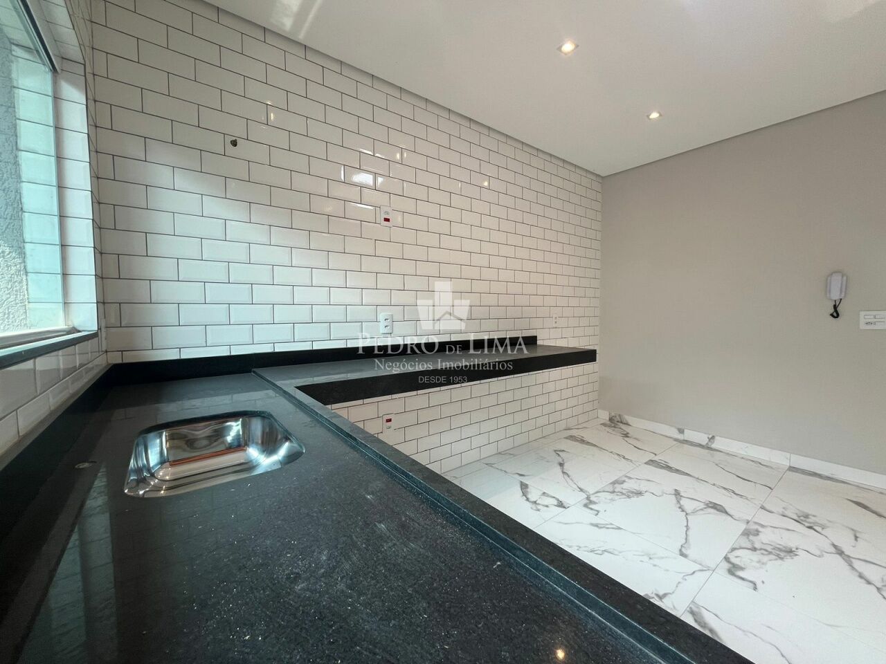 Casa com 2 suítes, 3 vagas na Mooca.