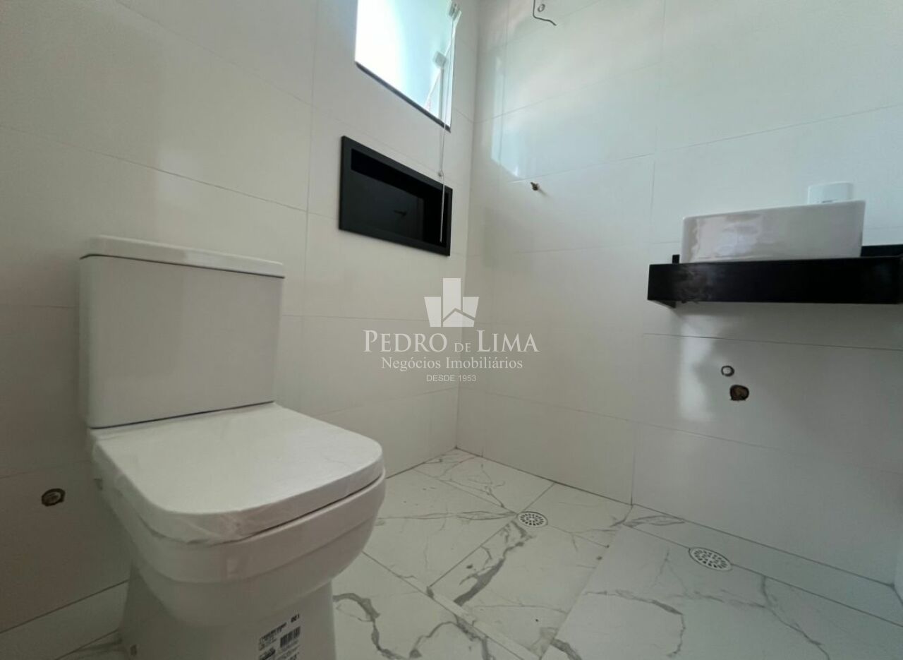 Casa com 2 suítes, 3 vagas na Mooca.