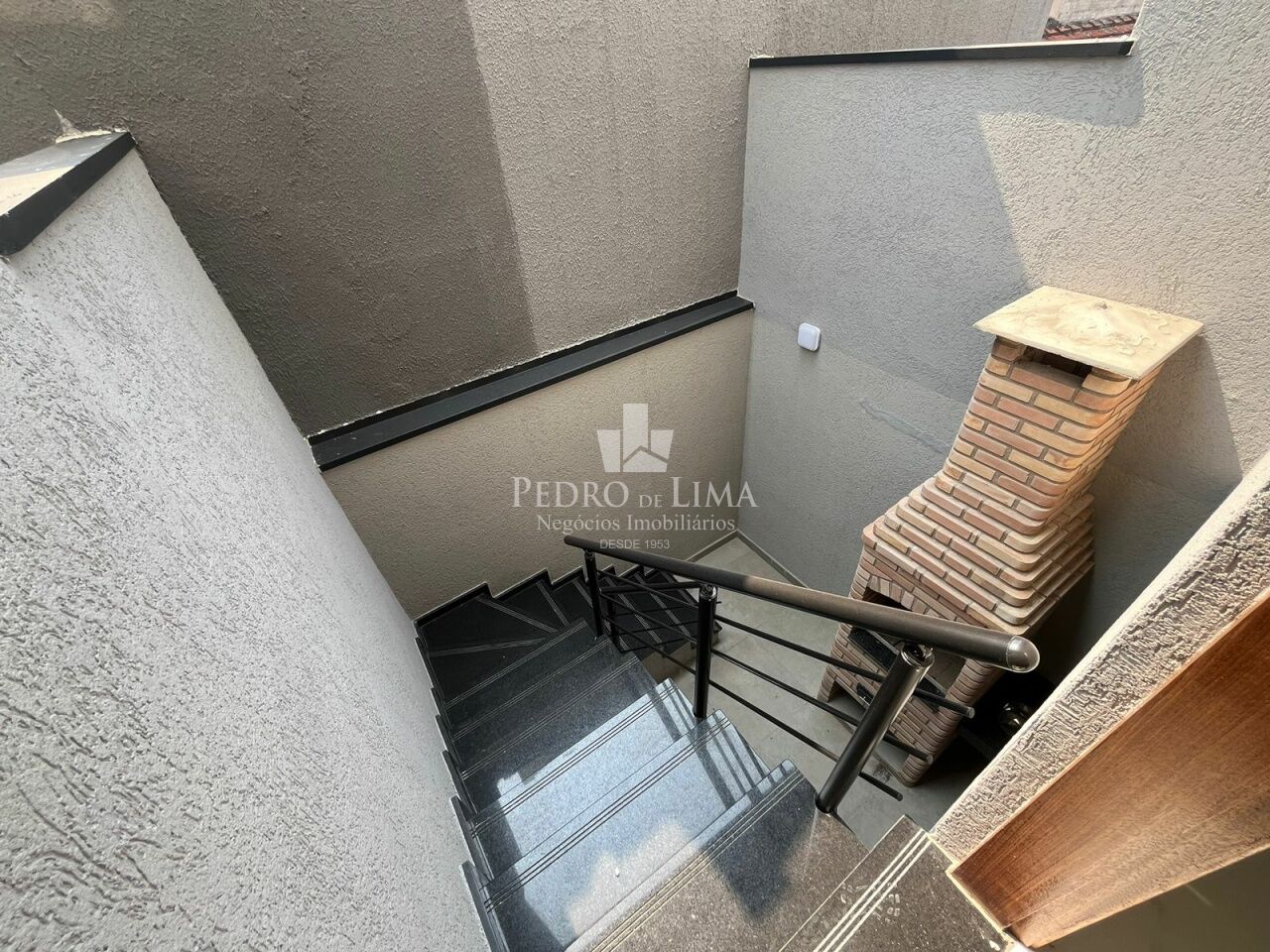 Casa com 2 suítes, 3 vagas na Mooca.