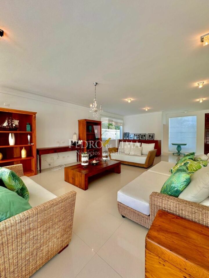 Casa no Condomínio Acapulco, 5 suítes , 4 vagas - Guarujá