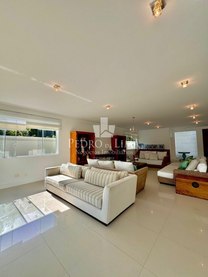 Casa no Condomínio Acapulco, 5 suítes , 4 vagas - Guarujá