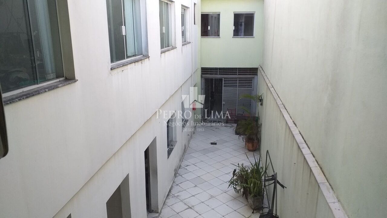Prédio Comercial de 552m² com 3 salões, 6 vagas, no Tatuapé.