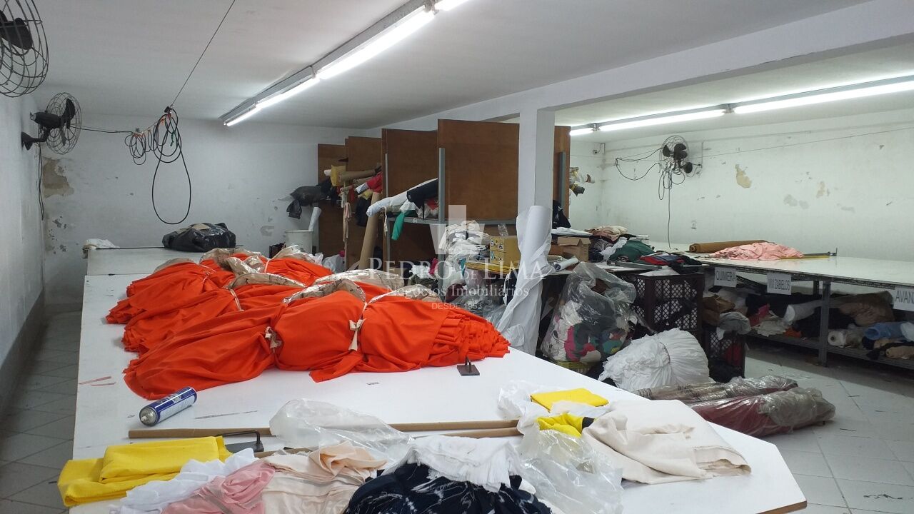 Prédio Comercial de 552m² com 3 salões, 6 vagas, no Tatuapé.