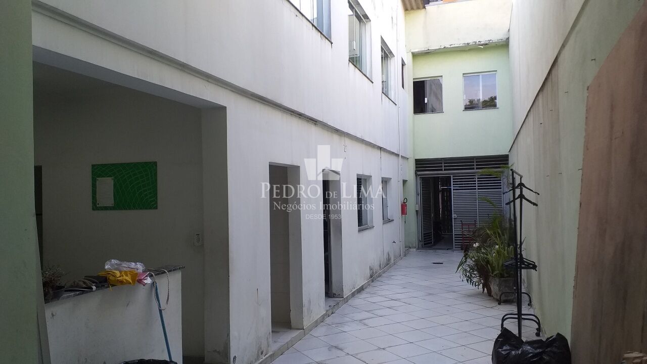 Prédio Comercial de 552m² com 3 salões, 6 vagas, no Tatuapé.