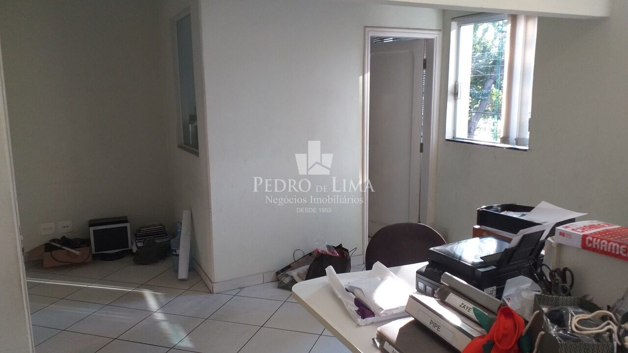 Prédio Comercial de 552m² com 3 salões, 6 vagas, no Tatuapé.