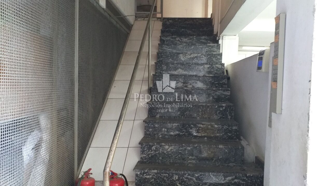 Prédio Comercial de 552m² com 3 salões, 6 vagas, no Tatuapé.