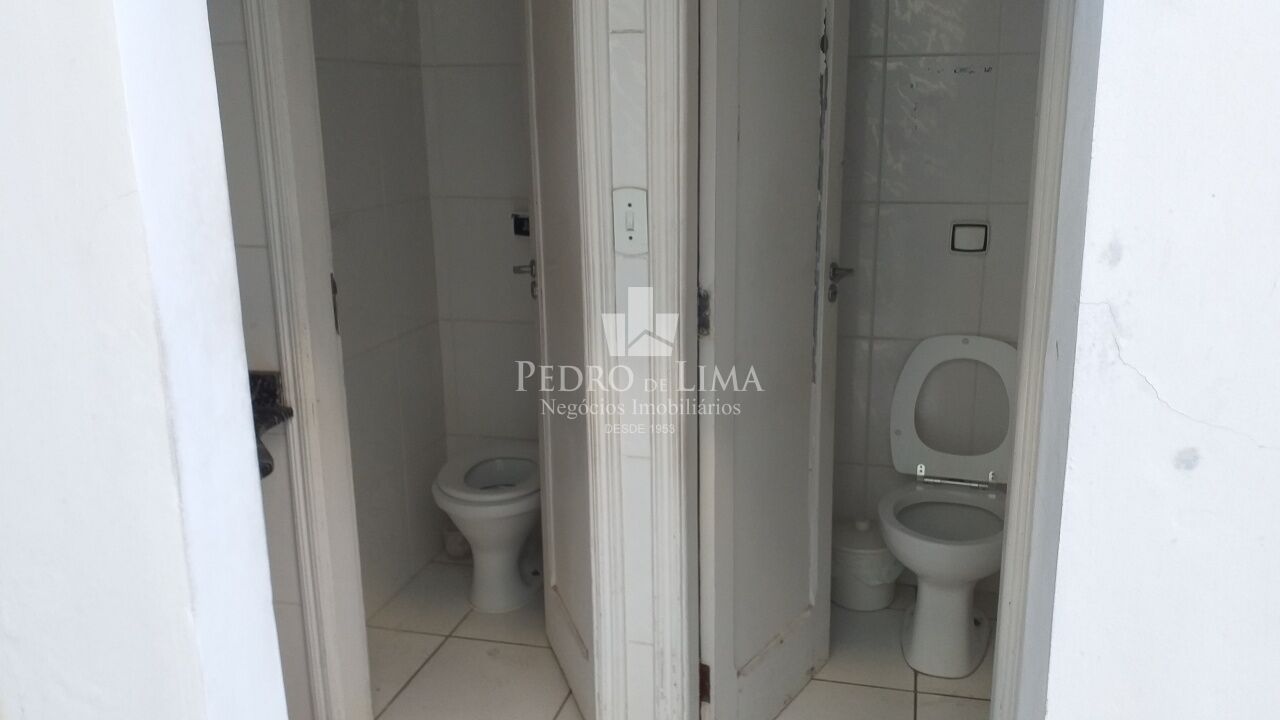 Prédio Comercial de 552m² com 3 salões, 6 vagas, no Tatuapé.