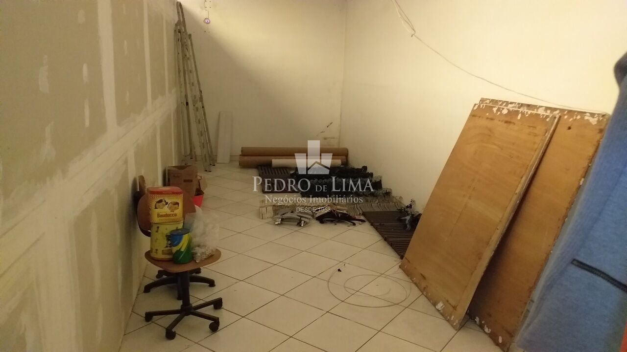 Prédio Comercial de 552m² com 3 salões, 6 vagas, no Tatuapé.