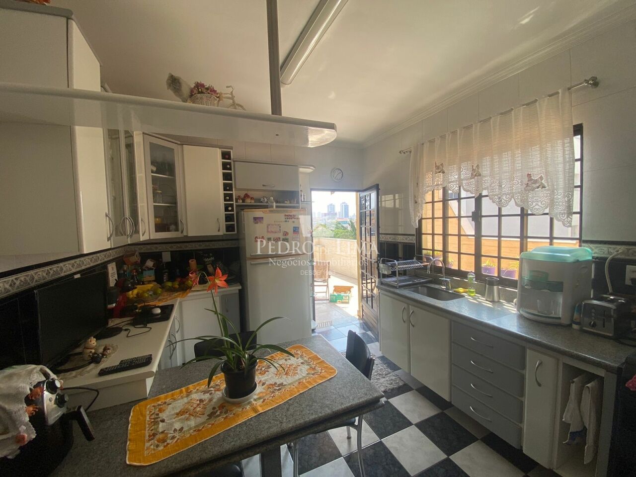 Casa 3 quartos sendo 1 suíte e 8 vagas na Vila Carneiro