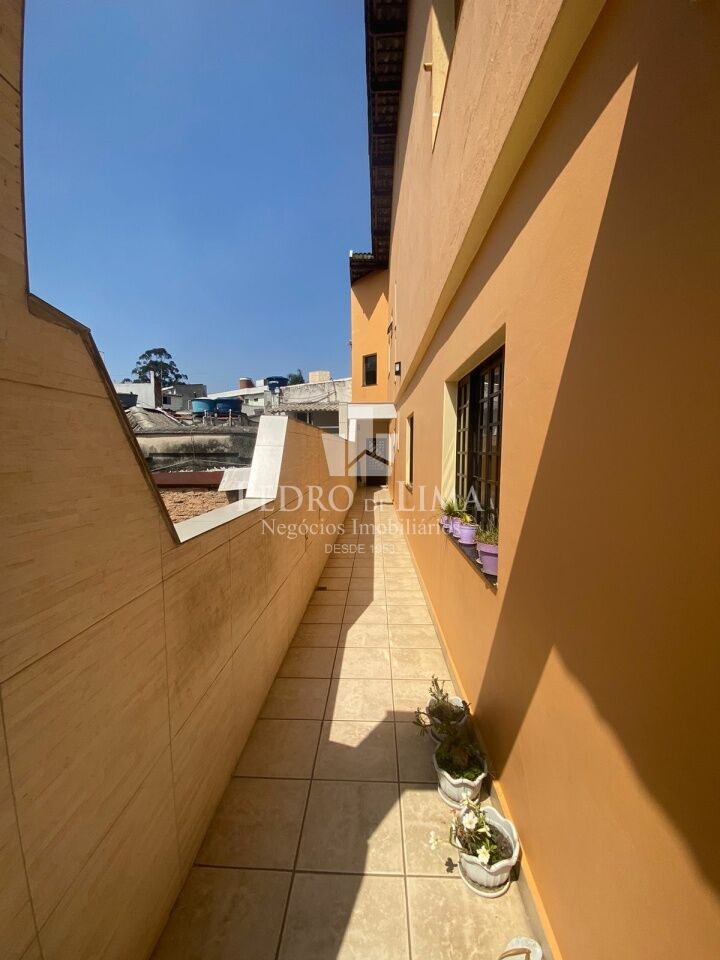 Casa 3 quartos sendo 1 suíte e 8 vagas na Vila Carneiro