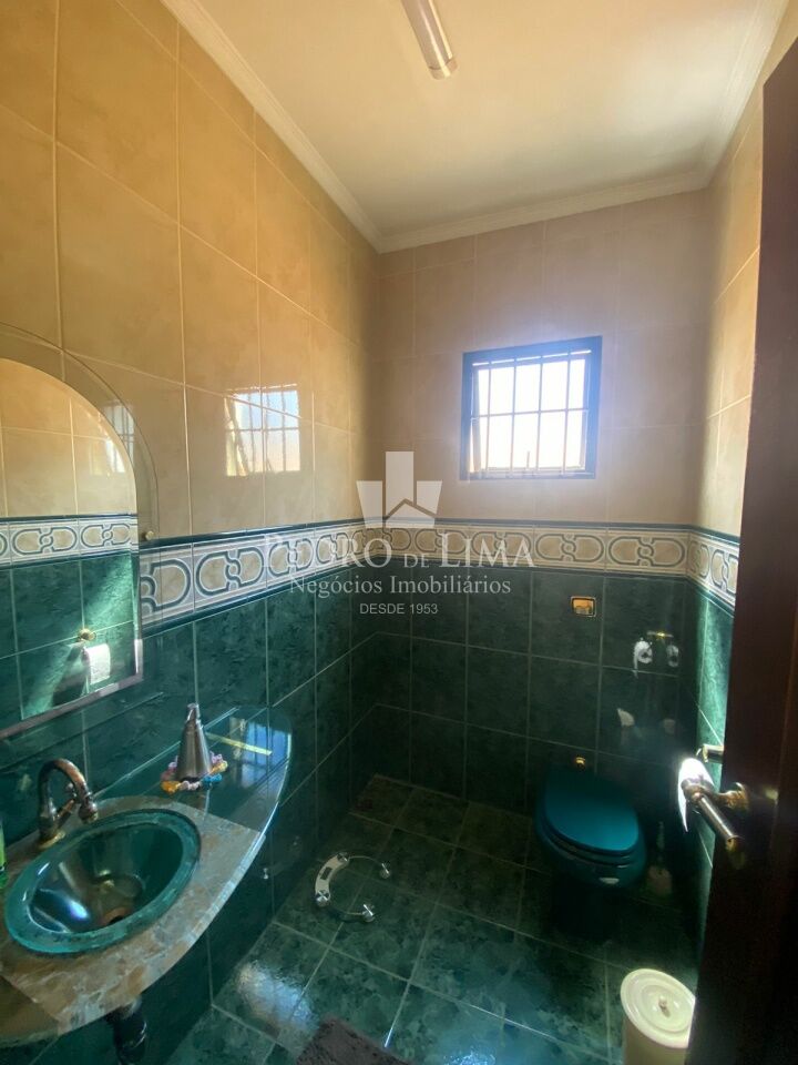 Casa 3 quartos sendo 1 suíte e 8 vagas na Vila Carneiro