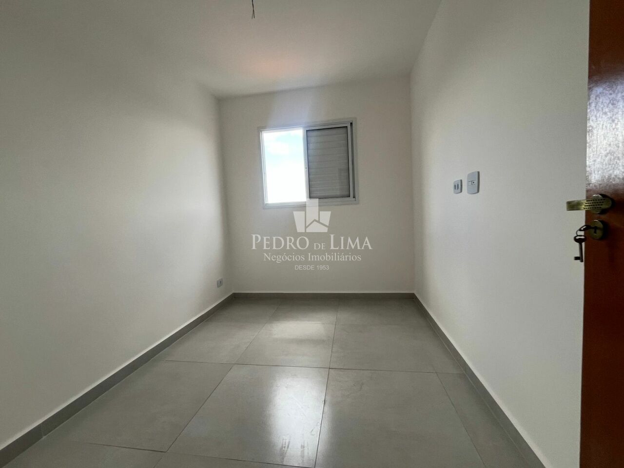 Apartamento Studio, com sacada e vaga, Anália Franco. Condomínio  Mafalda.