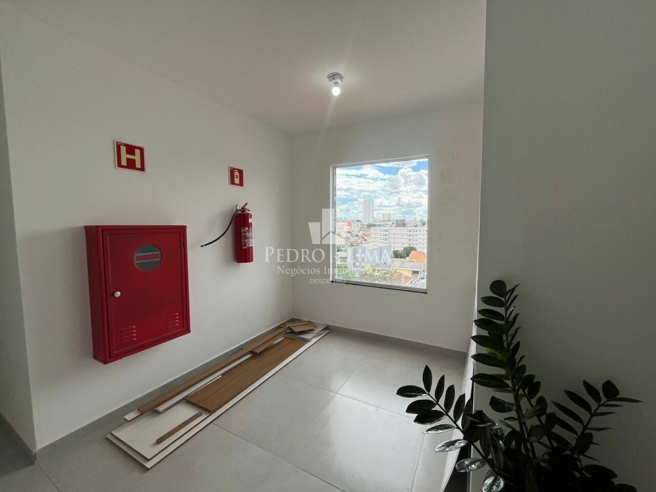 Apartamento Studio, com sacada e vaga, Anália Franco. Condomínio  Mafalda.