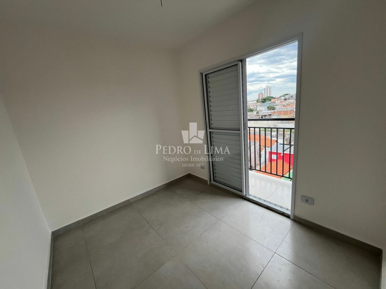 Apartamento Studio, com sacada e vaga, Anália Franco. Condomínio  Mafalda.