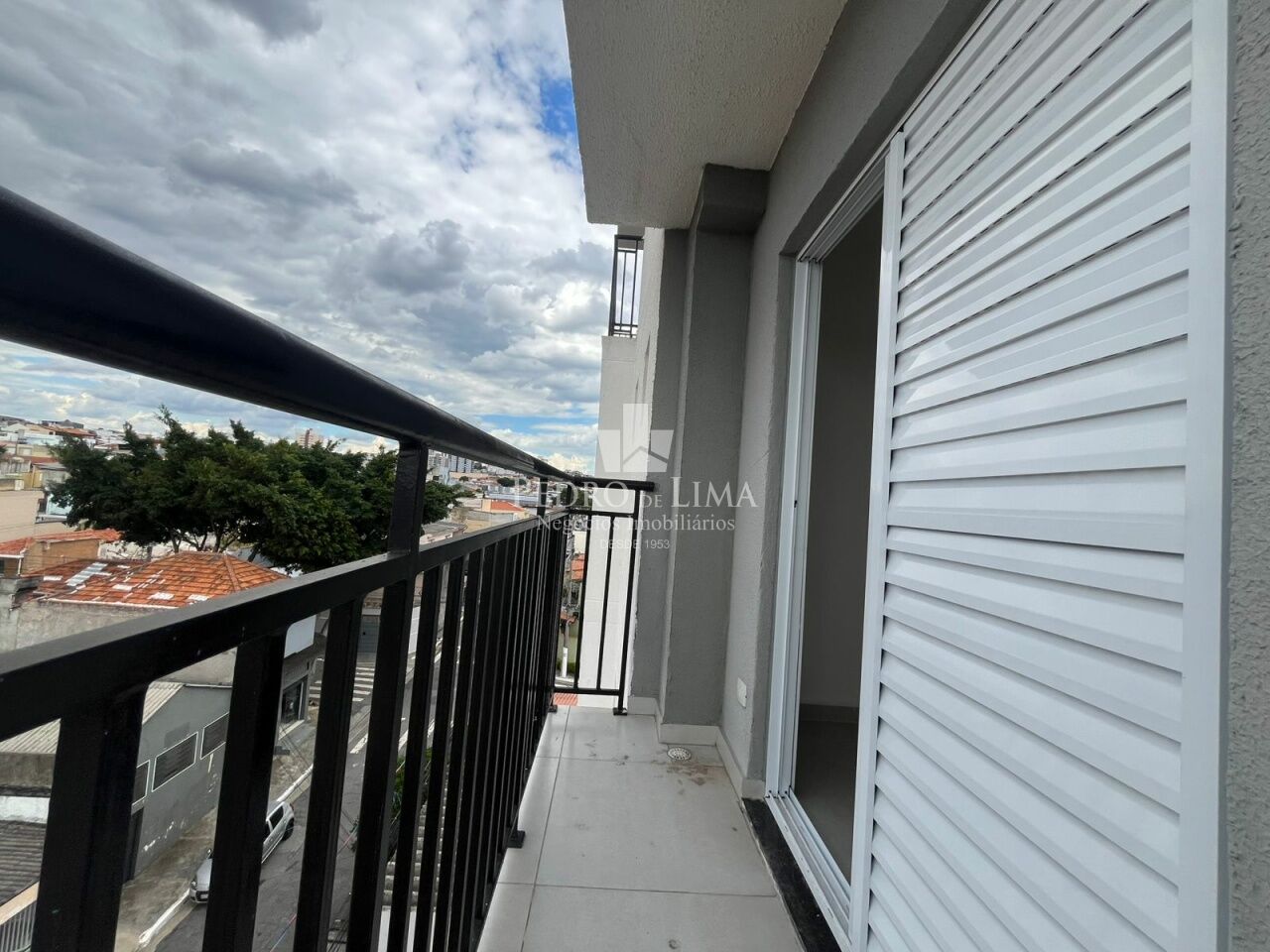 Apartamento Studio, com sacada e vaga, Anália Franco. Condomínio  Mafalda.