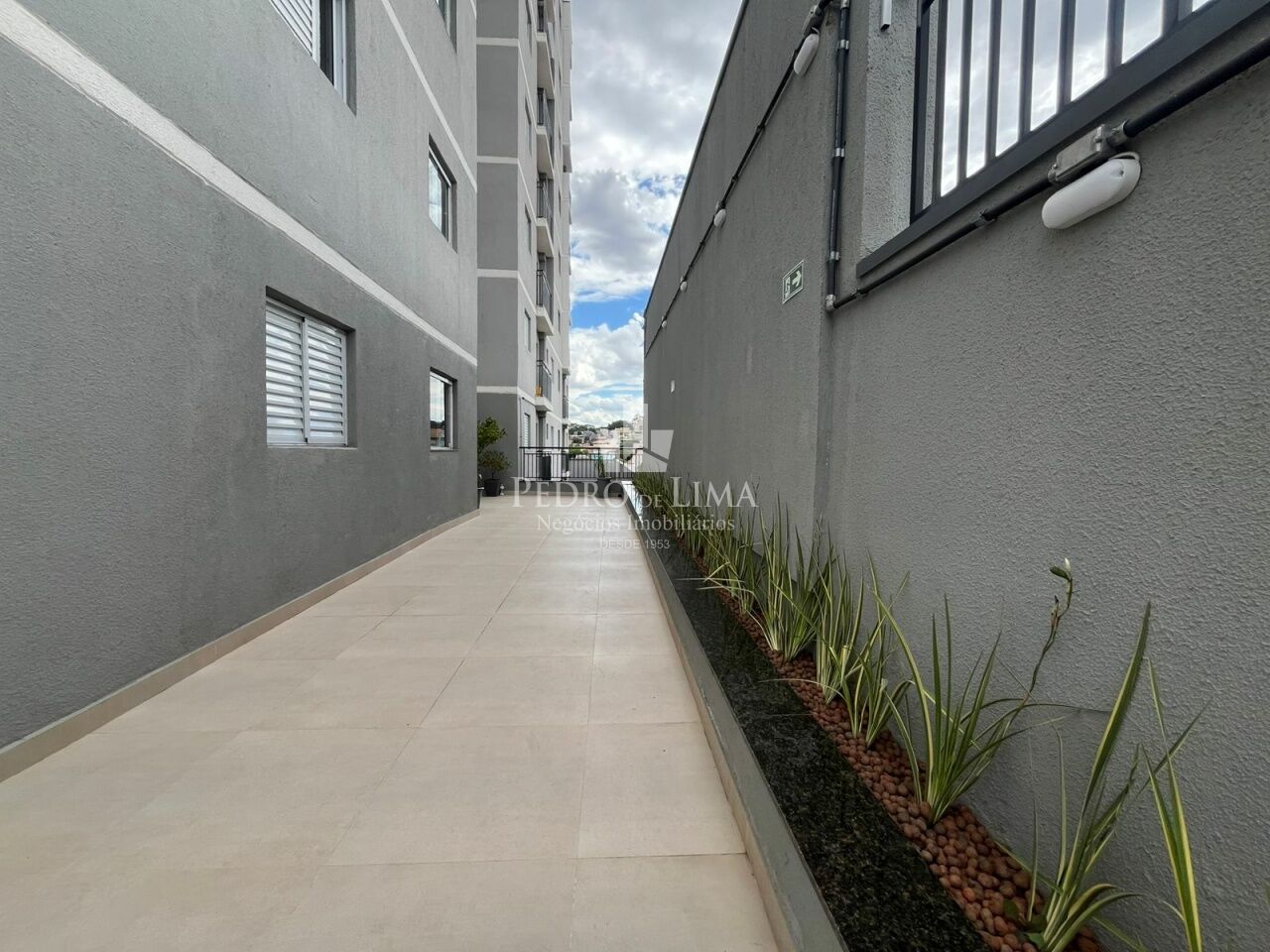 Apartamento Studio, com sacada e vaga, Anália Franco. Condomínio  Mafalda.
