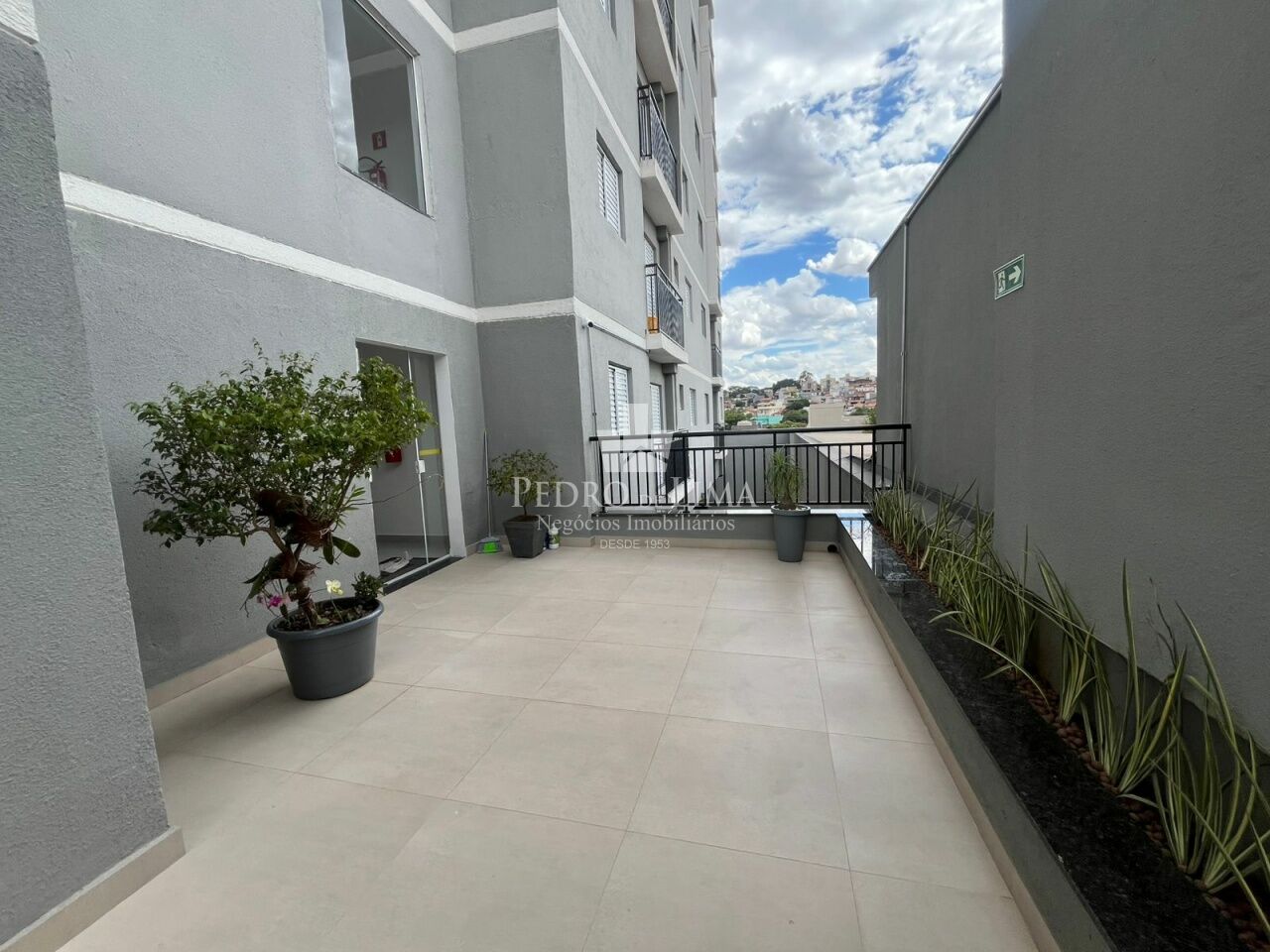 Apartamento Studio, com sacada e vaga, Anália Franco. Condomínio  Mafalda.
