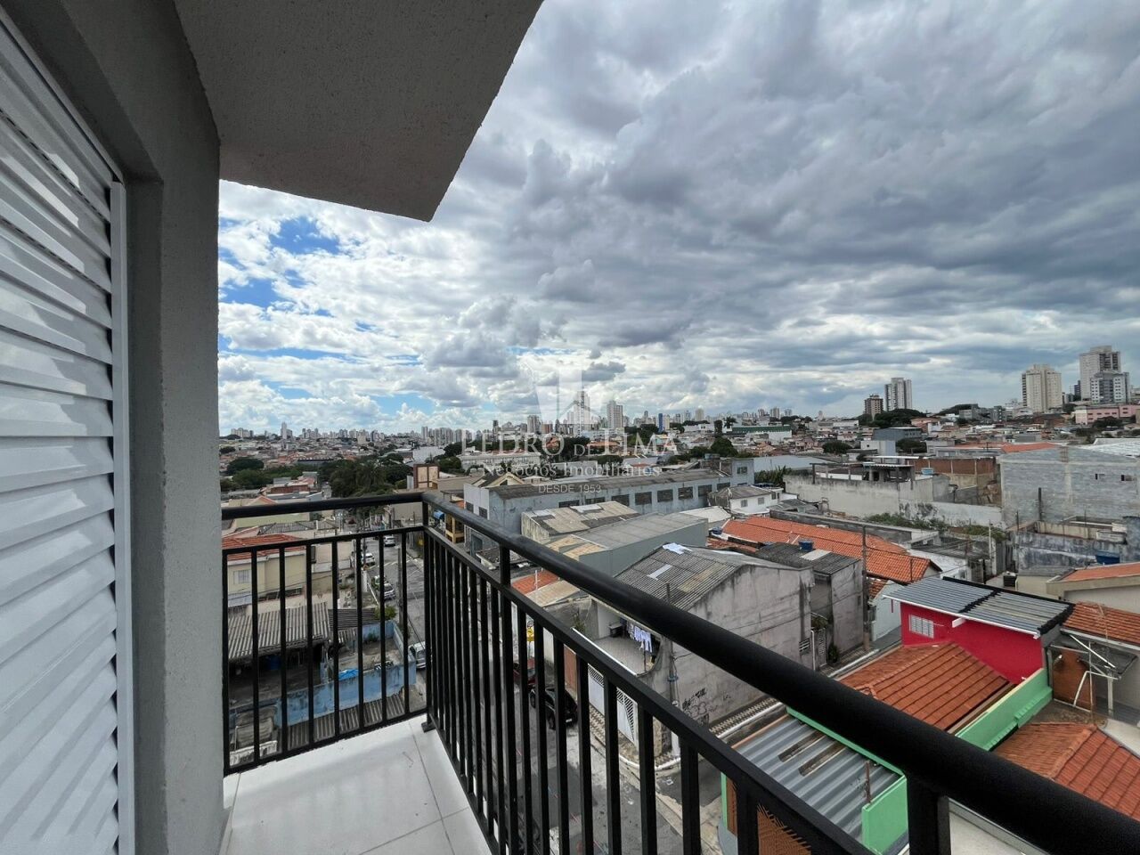 Apartamento Studio, com sacada e vaga, Anália Franco. Condomínio  Mafalda.