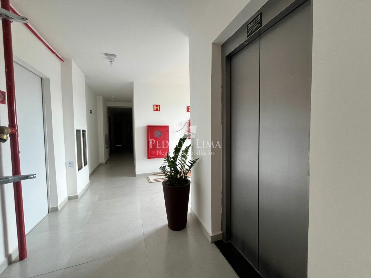 Apartamento Studio, com sacada e vaga, Anália Franco. Condomínio  Mafalda.