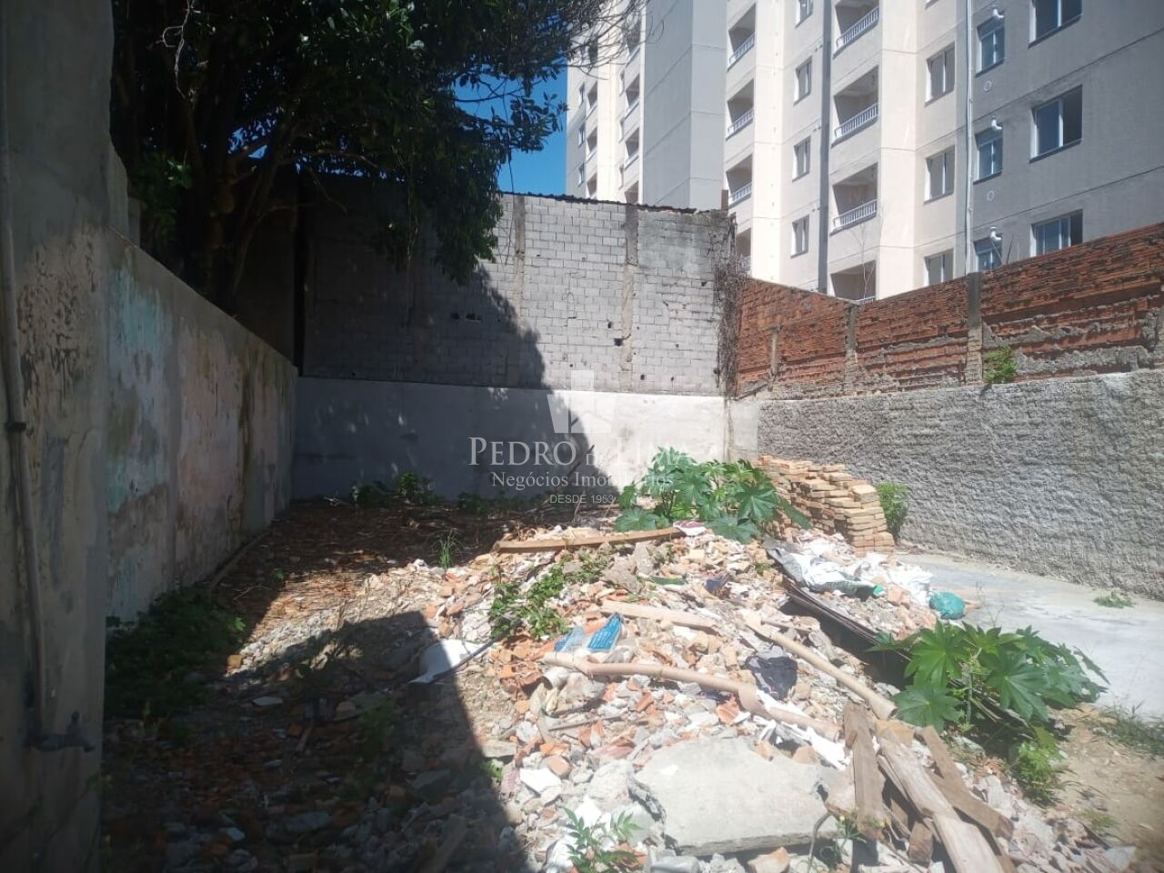 Terreno de aprox. 300m² no Jd. Aricanduva
