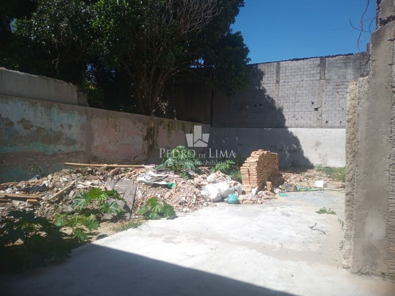 Terreno de aprox. 300m² no Jd. Aricanduva