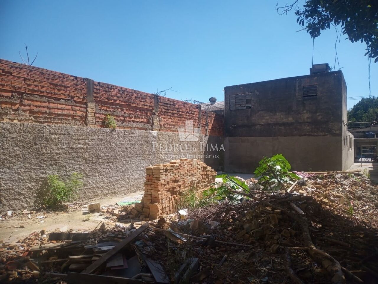 Terreno de aprox. 300m² no Jd. Aricanduva