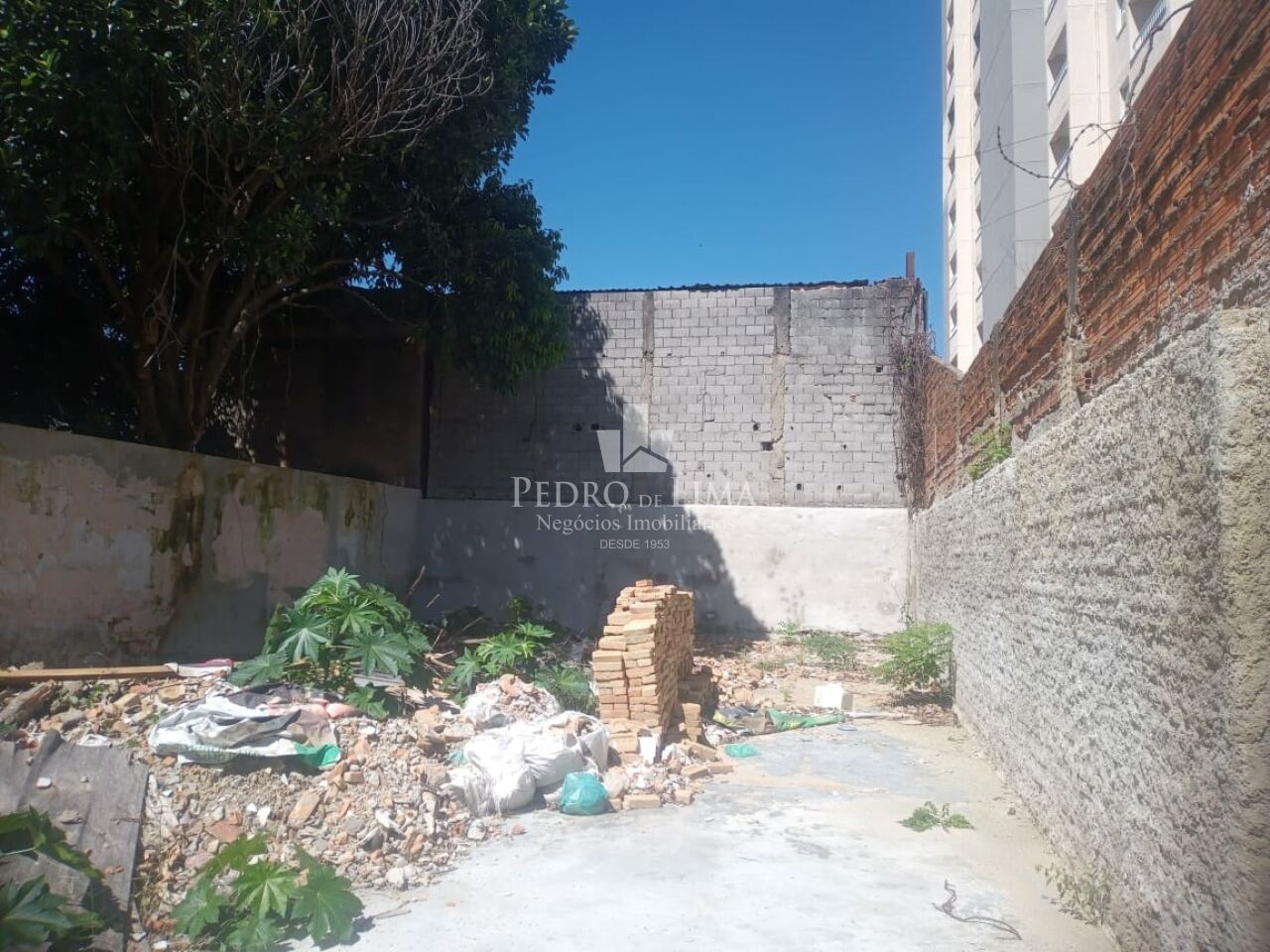Terreno de aprox. 300m² no Jd. Aricanduva