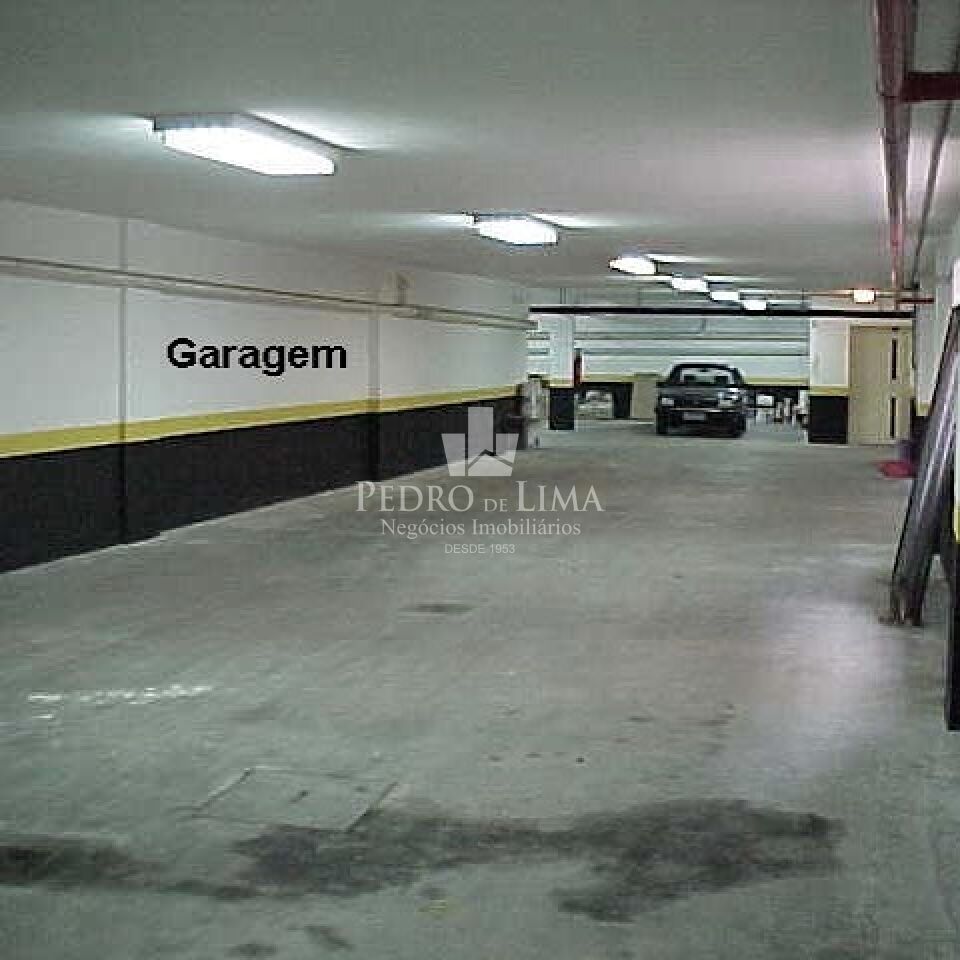 Prédio Comercial com 1553m², duas frentes e 40 vagas subsolo em Moema