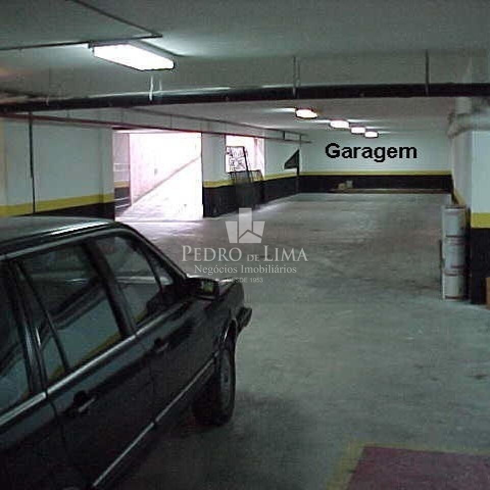 Prédio Comercial com 1553m², duas frentes e 40 vagas subsolo em Moema
