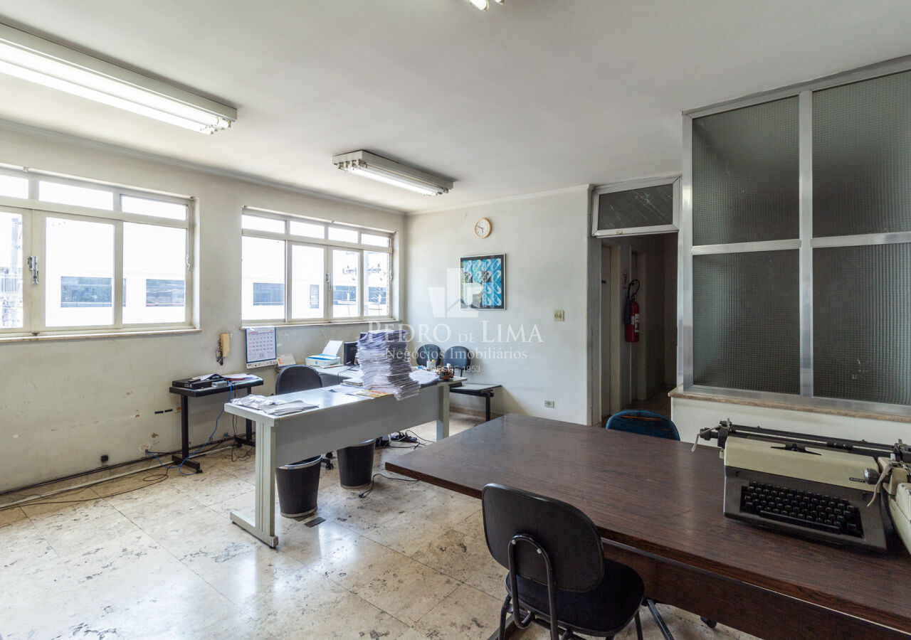 Terreno em zoneamento ZEUP, na Vila Carrão com 1595m² - Vende ou Aluga